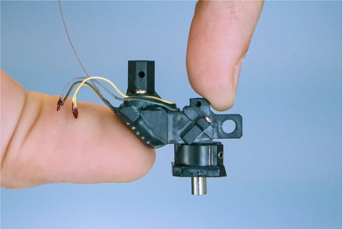 Mini2P, the tiny brain explorer